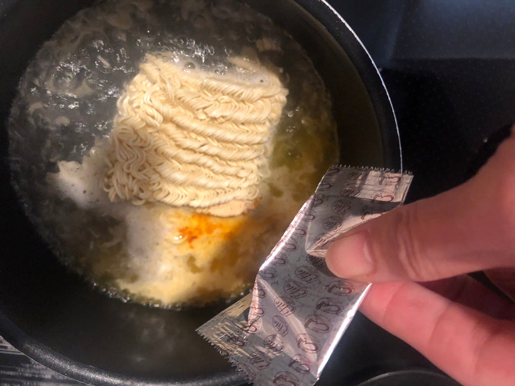 「バイヤー厳選(?)のイラン(ペルシャ)の簡単料理-サフラン味ラーメン」7-2