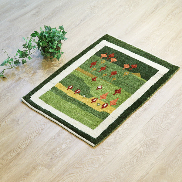 ギャッベ絨毯「山へ続く緑の風景」10164023【86×63】