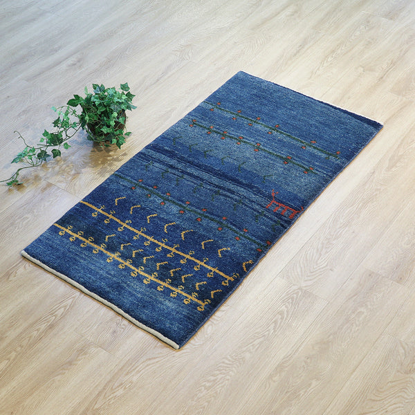 ギャッベ絨毯「蒼の大地に咲く祈り」8721021【122×64】