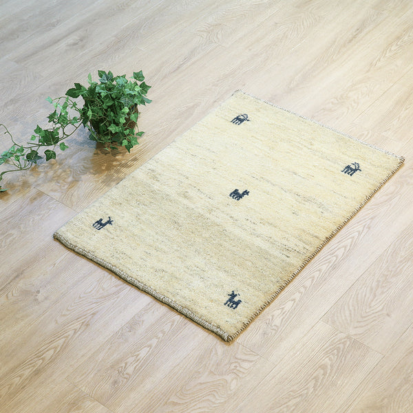 ギャッベ絨毯「クリームの野に、青い羊」9144606【81×60】