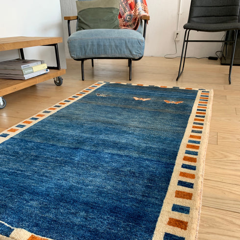 ギャッベ絨毯「青空を舞う蝶たち」 9315141【173×95】