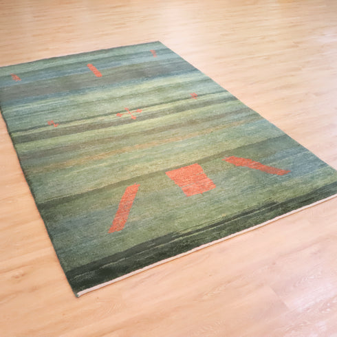 ギャッベ絨毯 「緑の大地に咲く赤い花」 913650【297×197】