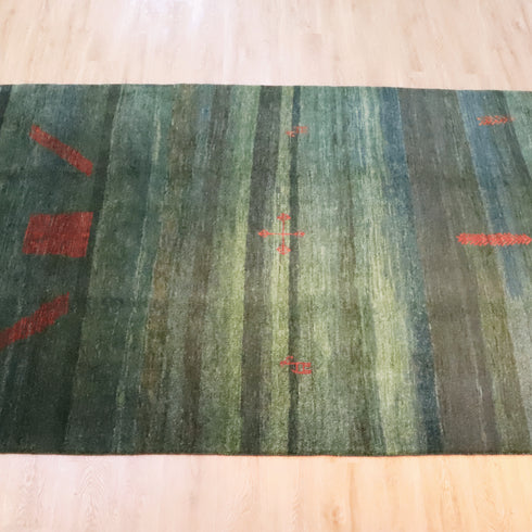 ギャッベ絨毯 「緑の大地に咲く赤い花」 913650【297×197】