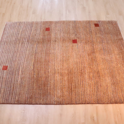 ギャッベ絨毯「自由に踊る赤い四角」 9318790【239×192】