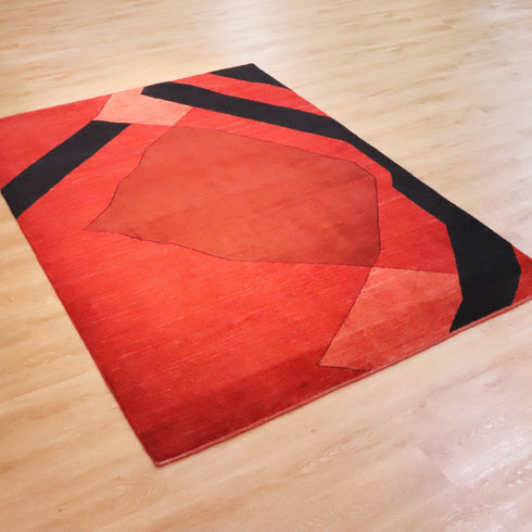 ギャッベ絨毯「情熱と静寂の調和 — 赤×黒ギャッベ」 970181【235×170】