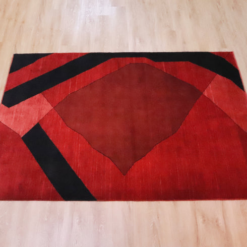 ギャッベ絨毯「情熱と静寂の調和 — 赤×黒ギャッベ」 970181【235×170】